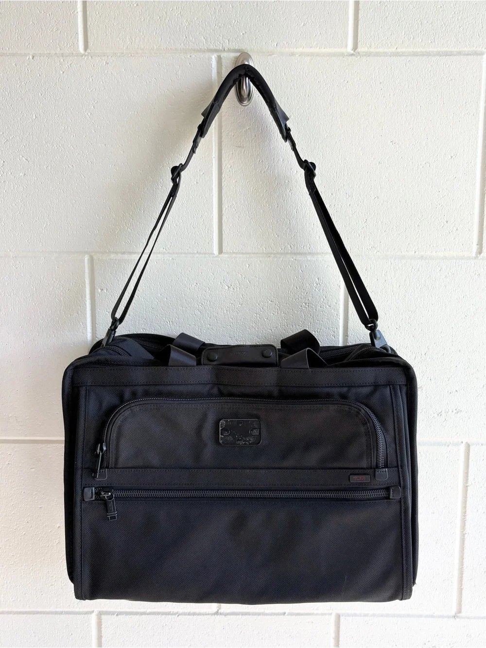 Tumi Alpha Black Nylon Carry-on Expandable Luggage/Laptop Shoulder Bag 22121DH